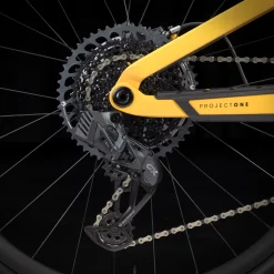 Trek Fuel EX 9.8 GX AXS S 29 Satin Baja Yellow - WERKSTATT17 Bikeshop 18 Trek Fuel EX 9.8 GX AXS S 29 Satin Baja Yellow - WERKSTATT17 Bikeshop -Fahrradladen FuelEX98GXAXS 23 36953 C Alt6