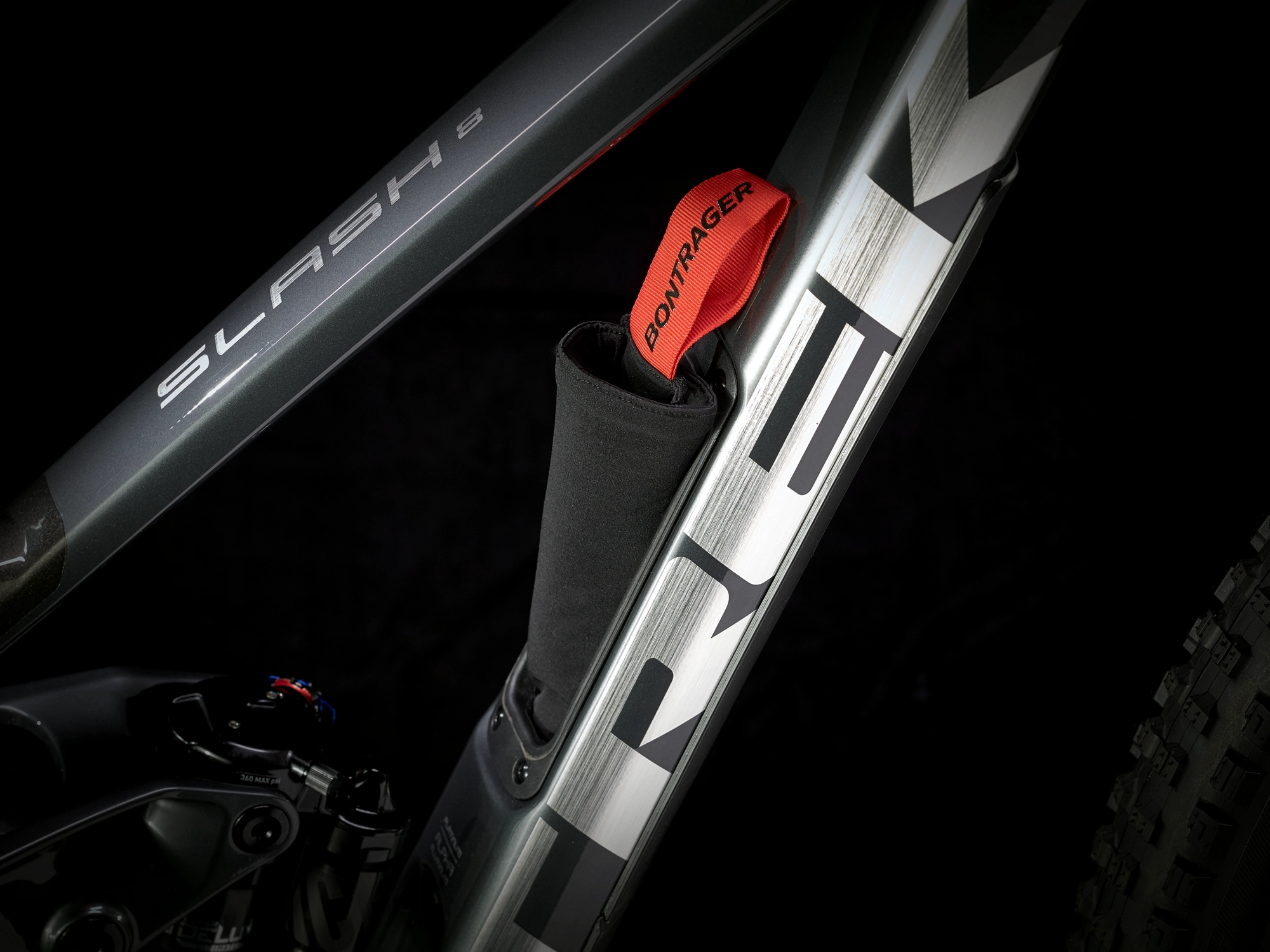 Trek Slash 8 GX M 29 Lithium Grey/Dnister Black - WERKSTATT17 Bikeshop 6 Trek Slash 8 GX M 29 Lithium Grey/Dnister Black - WERKSTATT17 Bikeshop – Bild 4