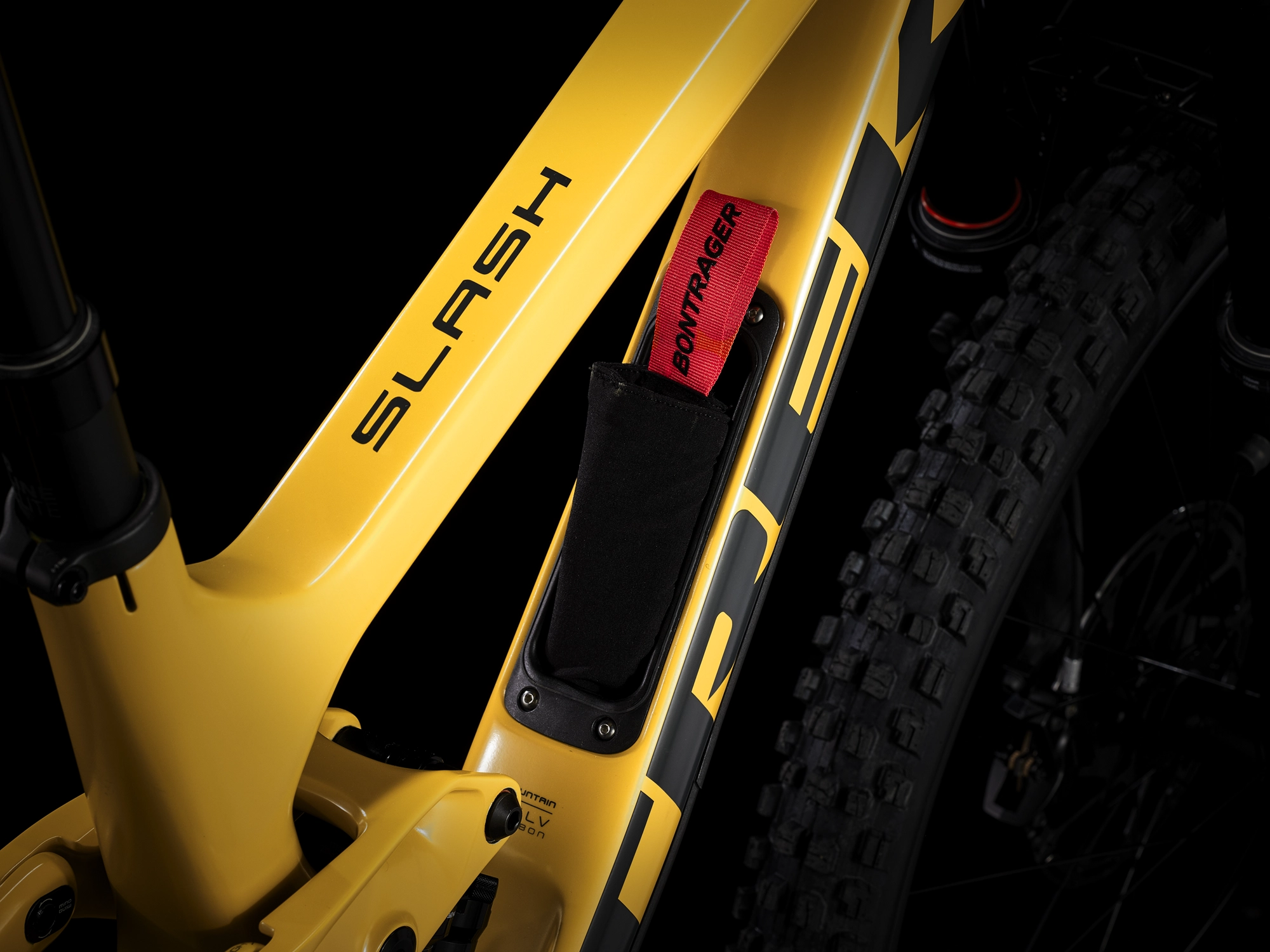Trek Slash 9.8 GX AXS L 29 Satin Baja Yellow - WERKSTATT17 Bikeshop 6 Trek Slash 9.8 GX AXS L 29 Satin Baja Yellow - WERKSTATT17 Bikeshop – Bild 4