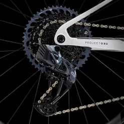 Trek Supercaliber 9.8 GX AXS S TK White/Gravel - WERKSTATT17 Bikeshop 16 Trek Supercaliber 9.8 GX AXS S TK White/Gravel - WERKSTATT17 Bikeshop -Fahrradladen Supercaliber98GXAXS 23 37039 C Alt3