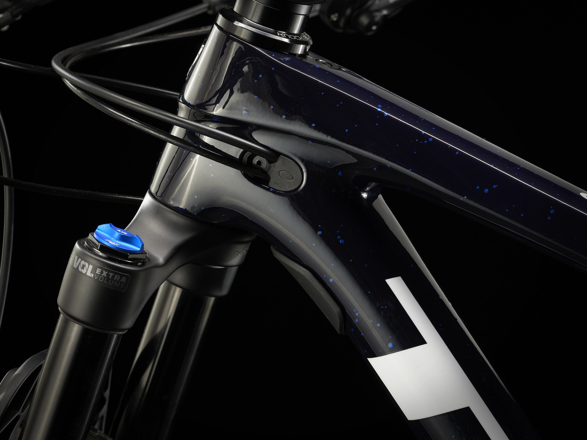 Trek Supercaliber 9.8 GX XXL Navy Smoke To Alpine Blue - WERKSTATT17 Bikeshop 12 Trek Supercaliber 9.8 GX XXL Navy Smoke To Alpine Blue - WERKSTATT17 Bikeshop – Bild 10