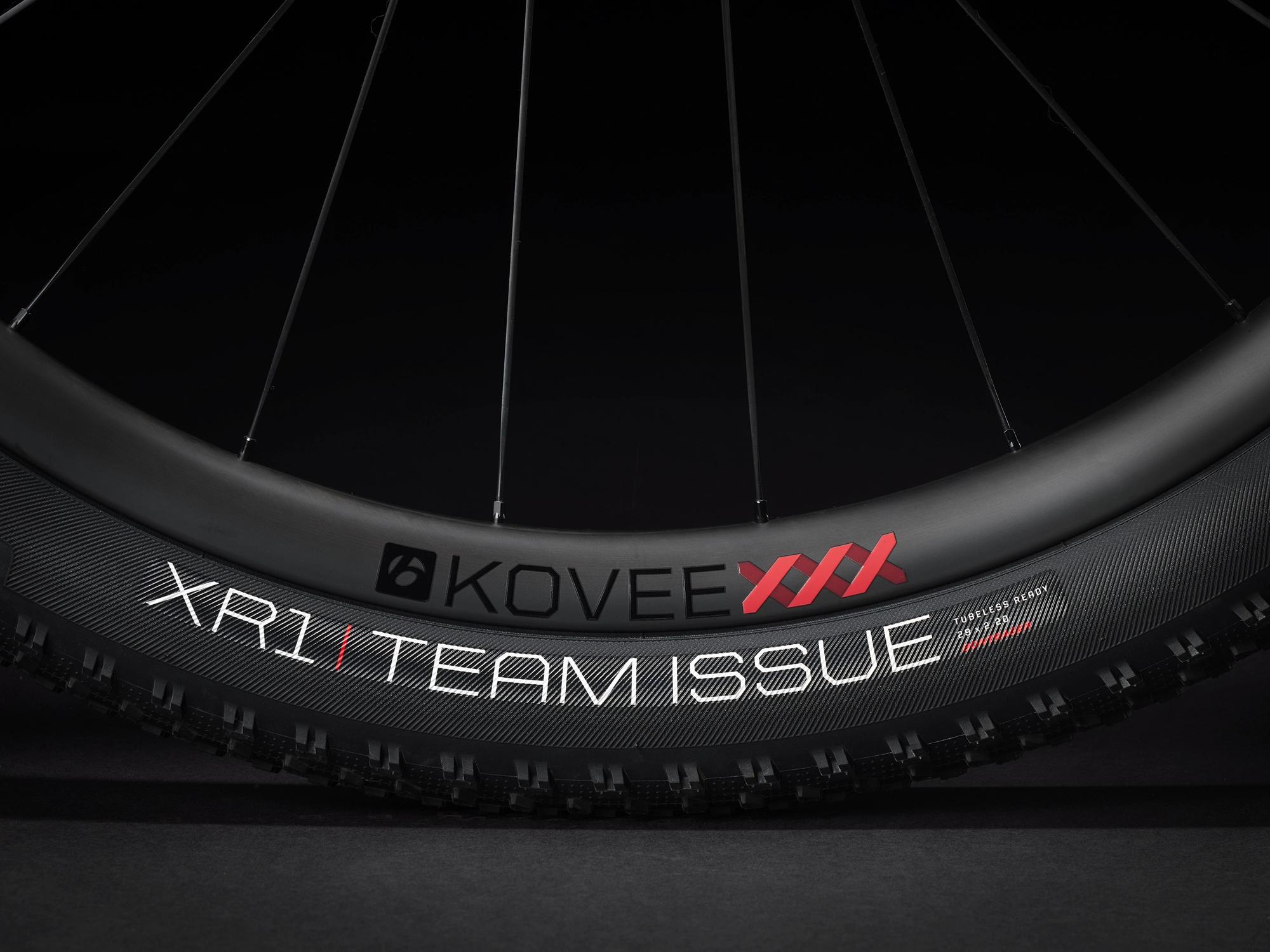 Trek Supercaliber 9.9 XTR L Radioactive Yellow To Coral - WERKSTATT17 Bikeshop 10 Trek Supercaliber 9.9 XTR L Radioactive Yellow To Coral - WERKSTATT17 Bikeshop – Bild 8