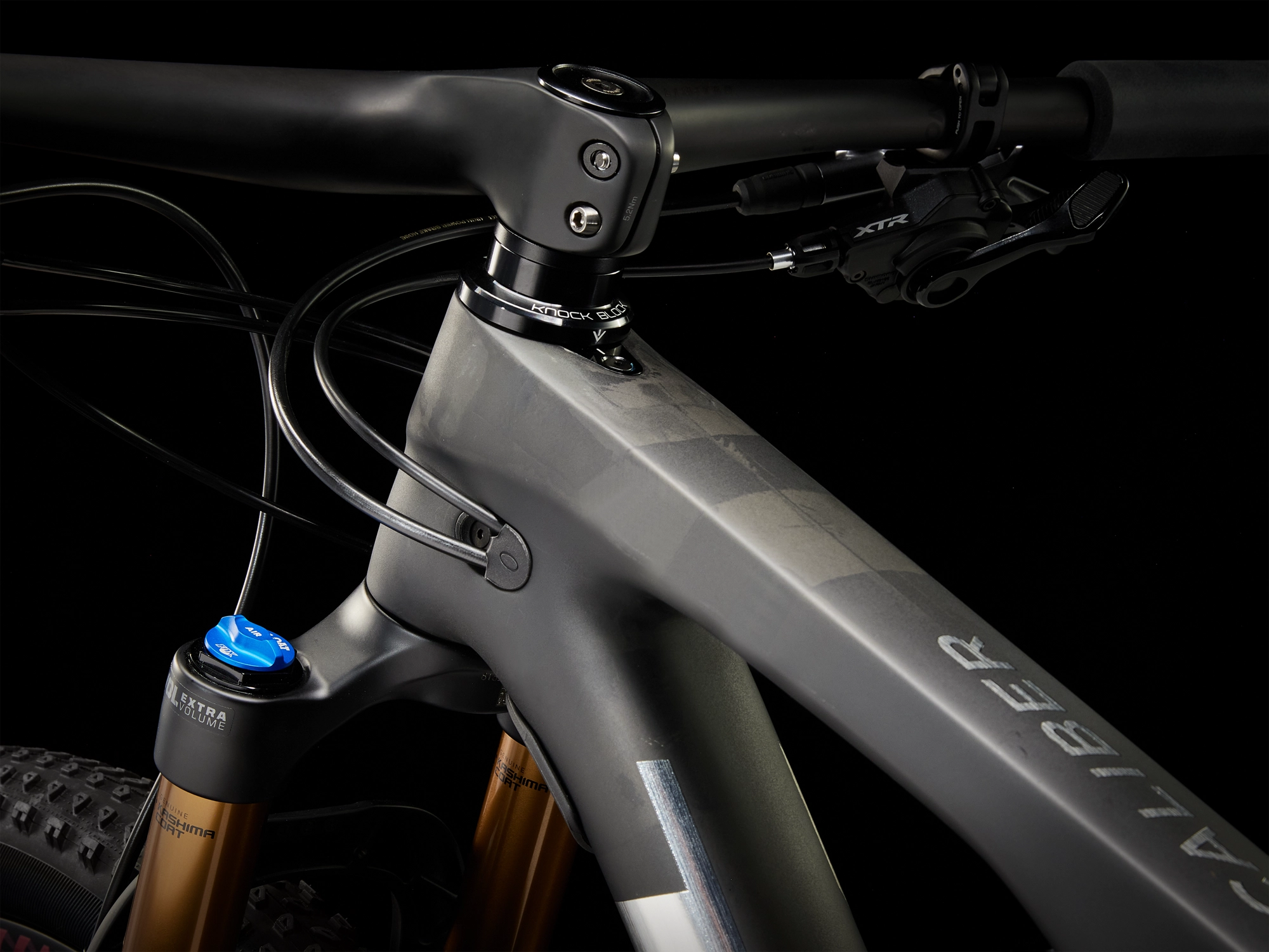 Trek Supercaliber 9.9 XTR ML Matte Raw Carbon/Gloss Tre - WERKSTATT17 Bikeshop 12 Trek Supercaliber 9.9 XTR ML Matte Raw Carbon/Gloss Tre - WERKSTATT17 Bikeshop – Bild 10