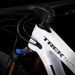 Trek Supercaliber 9.9 XTR XL Trek White/Gravel - WERKSTATT17 Bikeshop 22 Trek Supercaliber 9.9 XTR XL Trek White/Gravel - WERKSTATT17 Bikeshop -Fahrradladen Supercaliber99XTR 23 37040 C Alt9