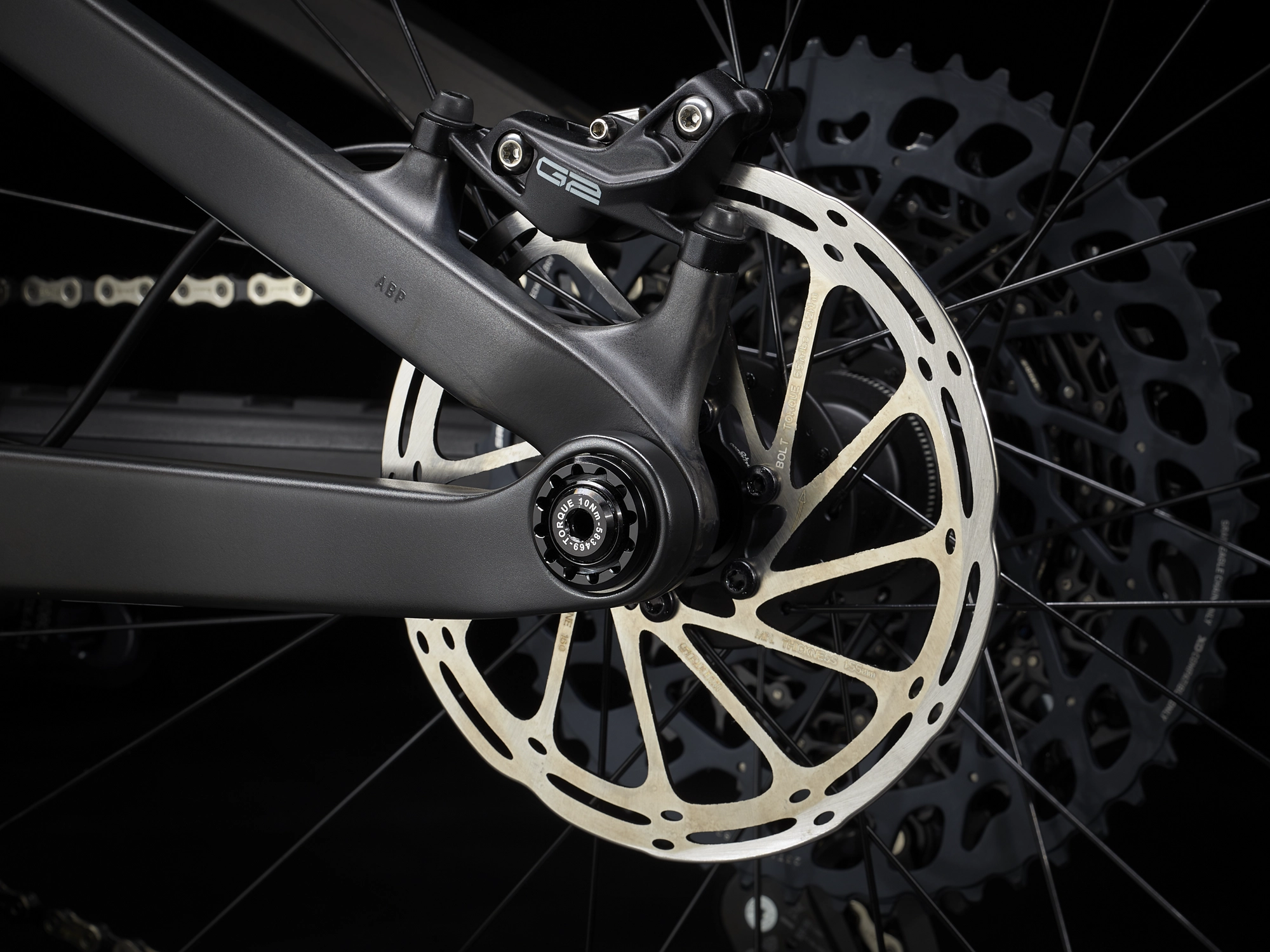 Trek Top Fuel 9.8 GX AXS M Matte Raw Carbon - WERKSTATT17 Bikeshop 10 Trek Top Fuel 9.8 GX AXS M Matte Raw Carbon - WERKSTATT17 Bikeshop – Bild 8